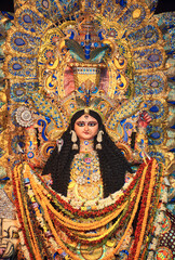 Obraz premium A gorgeous looking divine idol of Hindu Goddess Jagatdhatri / Jagaddhatri inside puja pandal. Shot at Chandannagar, West Bengal where it is a major religious festival.