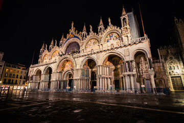 Fototapeta na wymiar Basilica di San Marco in Venice, Italy
