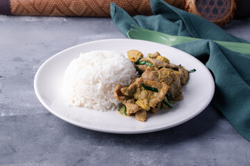 Stir Fried Pork with Green Curry Paste with Vegetables and Rice