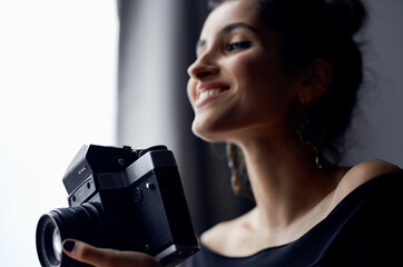 Obraz na płótnie Canvas happy woman photographer indoors silhouette model evening dress