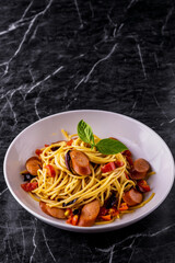 Spaghetti sausage with chilly