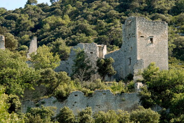 Fototapeta na wymiar Ville d'Oppède-le-vieux, les ruines du château, département du Vaucluse, Luberon, France