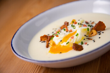 Poached egg with potato cream and mushrooms