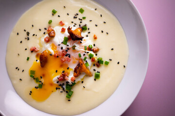 Poached egg with potato cream and mushrooms