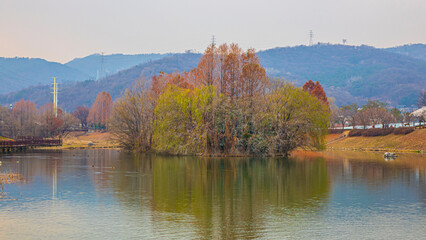 Obraz premium autumn landscape with lake