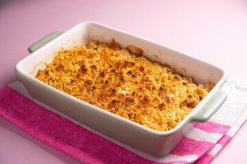 Apple crumble with vanille ice cream