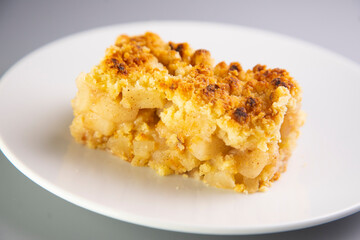 Apple crumble with vanille ice cream
