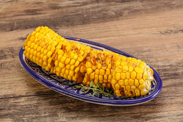 Grilled corn with oil and salt