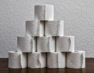 Gestapelte Klopapierrollen