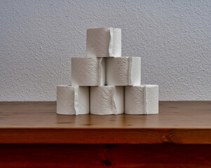 Gestapelte Klopapierrollen