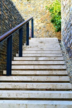 Image of a stone staircase surrounded by a wall that symbolizes the effort required to achieve success in a project
