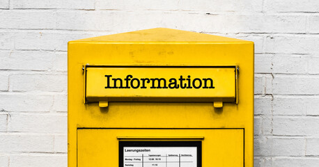 Fototapeta premium Information Briefkasten