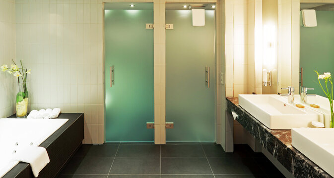 Modernes Badezimmer