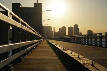 Obraz premium bridge at sunset - Another New-York city - Sunlights - 