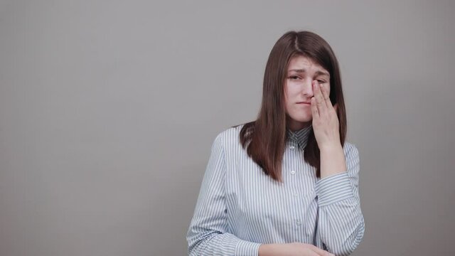 Clenching fists, grimacing as yells, either in pain, or temper, cheering someone on. Bewilderment and unexpectedness, raises hands in indignation, frowns, anger, irritation, stress. Attractive woman