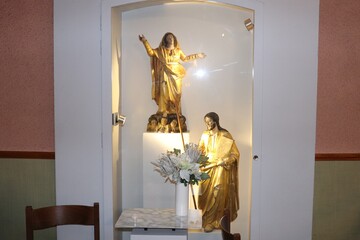 Intérieur de l'église catholique Saint Jacques, ville de Corbas, département du Rhône, France