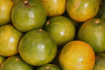 Orange, orange, sweet fruit that offers an acidic but rich juice of tropical origin and full of good flavor