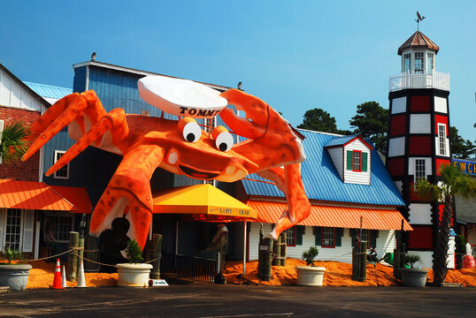 Tommys,a Seafood Restaurant Near  Myrtle Beach, Sout Carolina, Has A Giant Cartoonish Crab To Lure In Customers