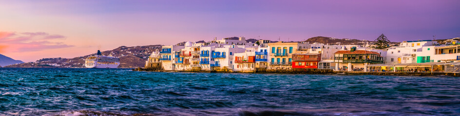 Fototapeta na wymiar Beautiful sunset panorama of Little Venice and coastline of Mykonos Island, Greece