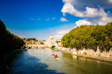 Fototapeta premium Tiber river overlooking St. Peter's basilica in Vatican, Italy 
