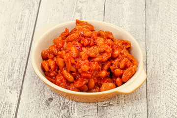 Baked kidney with tomato and pepper