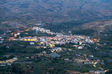 Obraz premium a village in a valley in southern Spain