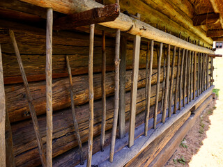 Klimaty starych wiejskich zabudowań drewnianych wraz z ich charakterystycznymi elementami...