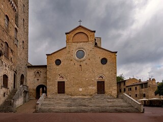Fototapeta na wymiar Der Dom Collegiata Santa Maria Assunta in San Gimignano in der Toskana, Italien 