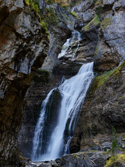 Fototapeta na wymiar Views on the Ordesa Valley hiking route, Aragonese Pyrenees, Spain