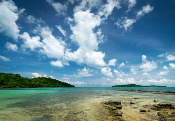 Obraz premium beach view in koh ta kiev island near sihanoukville cambodia