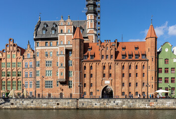  View over the Motlawa to the  Mariacka Gate. The Gate was built in late Gothic style, Gdansk, Pomerania, Poland