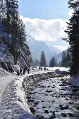 Tatry, zima w mroźny dzień, Dolina Kościeliska i szlak na Polanę na Stoły © Albin Marciniak