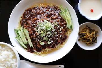 ジャージャー麺定食