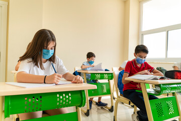 Obraz premium Group of students with face mask back at school after covid-19 quarantine and lockdown