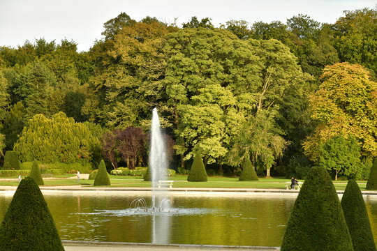 Le Jardin Fran&ccedil;ais avec sa pi&egrave;ce d'eau et sa fontaine au parc de Tervuren &agrave; l'est de Bruxelles Capitale R&eacute;gion