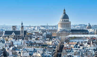 Fototapeta na wymiar Panoramic aerial view of the Pantheon if Paris from the Tower of the Cathedral of Notre Dame