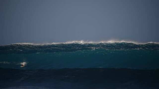 Beautiful giant wave lines at Northsore Hawaii