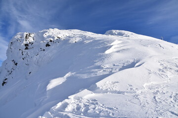 Fototapeta na wymiar Tatry zima, śnieg, kolej na Kasprowy Wierch, kolej krzesełkowa, stok narciarski