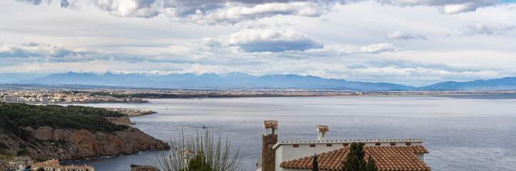 Paisaje natural de Cala Montgó, en l'Estartit, Costa Brava, Girona, Febrero de 2018