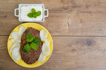 raw quibe with curd on wooden table