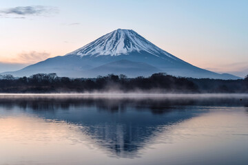 Fototapeta na wymiar 富士山と精進湖の朝焼け