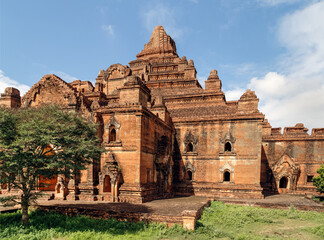 Fototapeta na wymiar Ancient Buddhist pagodas in the old city of Bagan, the world heritage site. Myanmar (Burma). Travel Asia.