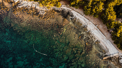 kroatische Küste beim Sonnenaufgang 