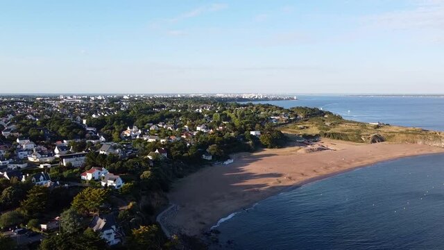 survol des plages de La Baule, Saint-Nazaire, et la marina de Pornichet