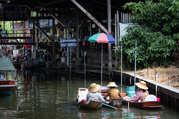 Obraz premium boats on the floating market - Thailand