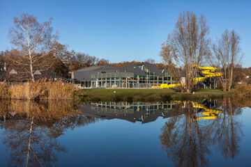 Objat (Corr&egrave;ze, France) - Plan d'eau et centre aquatique