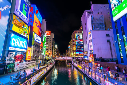 Dotonburi,the famous attraction with full of advertising sign and popular Glico Man billboard and canal.A lot of tourist come to shopping at here:OSAKA,JAPAN-NOVEMBER 17, 2018