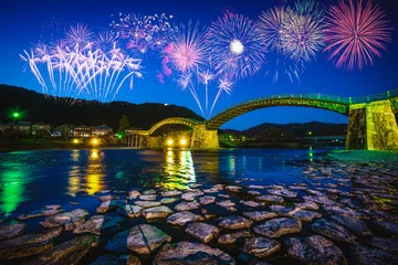 Photo sur Plexiglas Le pont Kintai Feu d& 39 artifice au pont Kintai à Iwakuni, Japon