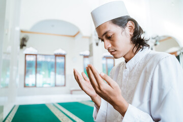 Fototapeta na wymiar Man muslim doing prayer in the mosque