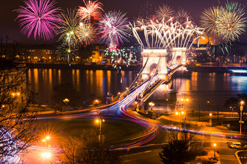 Fototapeta premium Fireworks near Chain Bridge in Budapest, New Year Eve celebration